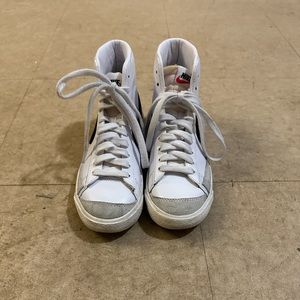 Black and white Nike blazers in women’s size 7.5!